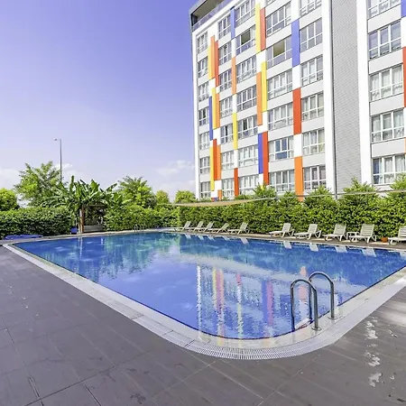 Studio Flat W Shared Pool And Garden In Appartement *
