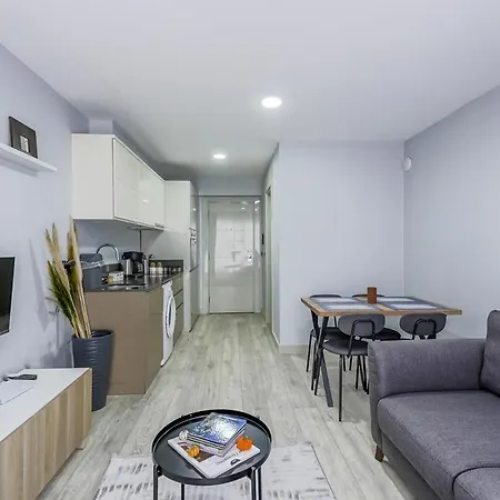Appartement Studio Flat W Shared Pool And Garden In