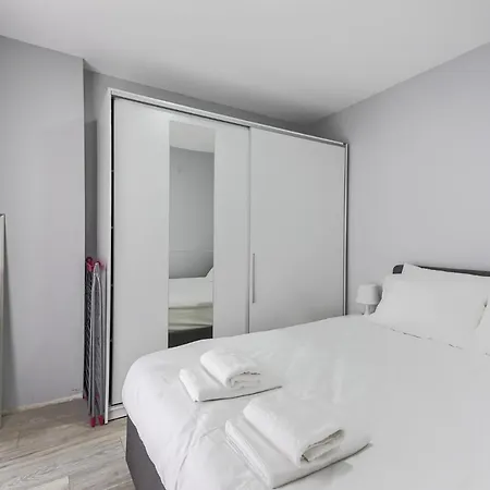 Διαμέρισμα Studio Flat W Shared Pool And Garden In