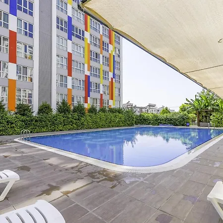 Studio Flat W Shared Pool And Garden In Διαμέρισμα