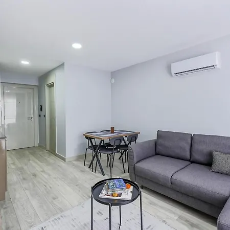 Studio Flat W Shared Pool And Garden In Antalya