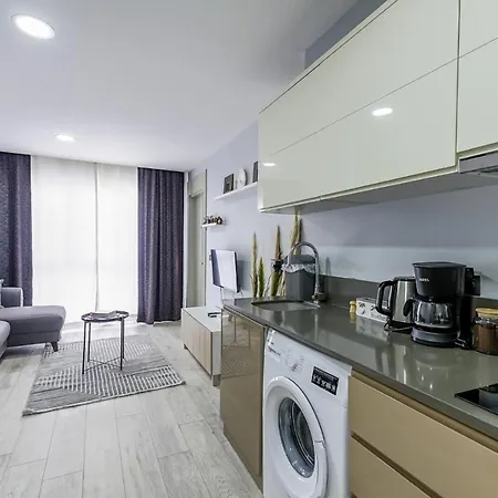 Studio Flat W Shared Pool And Garden In Lejlighed